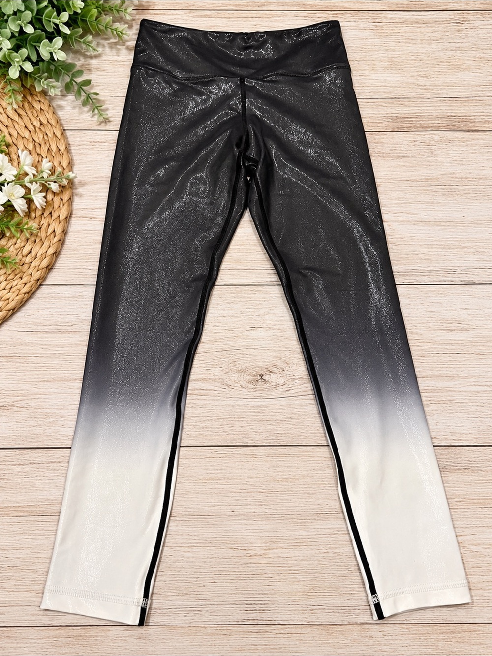 High-Rise Ombre Leggings in Black and White